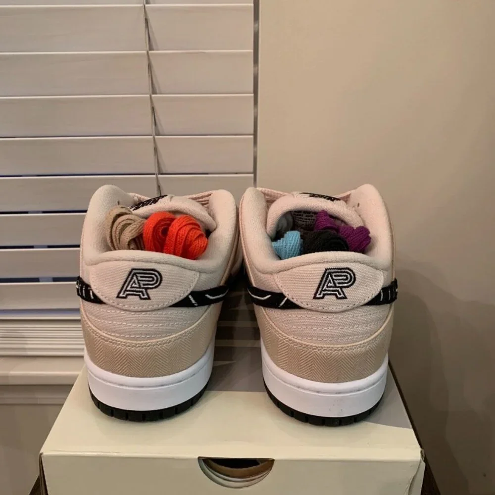 Nike SB Dunk Low Pro QS Albino & Preto Fossil - Picture 3 of 4